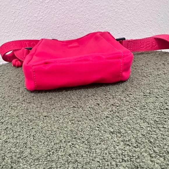 Tommy Hilfiger Vibrant Pink Crossbody Bag - Picture 7 of 13
